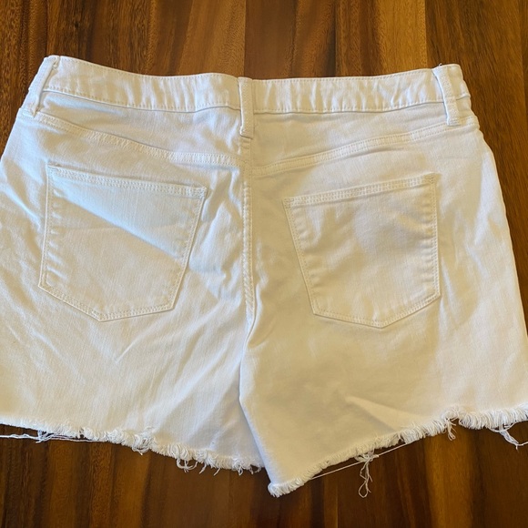 Universal Thread Set of Olive Green and Frayed White Denim Women's Shorts - Picture 7 of 9